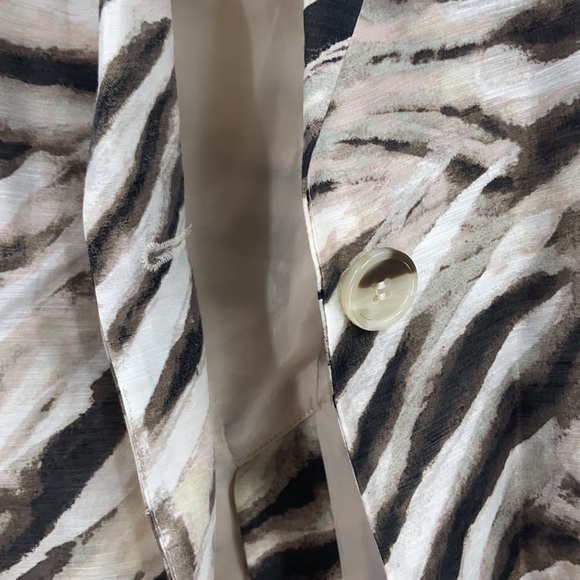 Chico’s linen blend animal print jacket - Picture 3 of 12